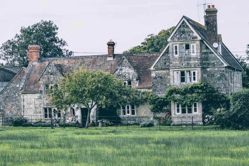 Dog-Friendly Cottage vs Hotel UK 2026: Which Is Best?