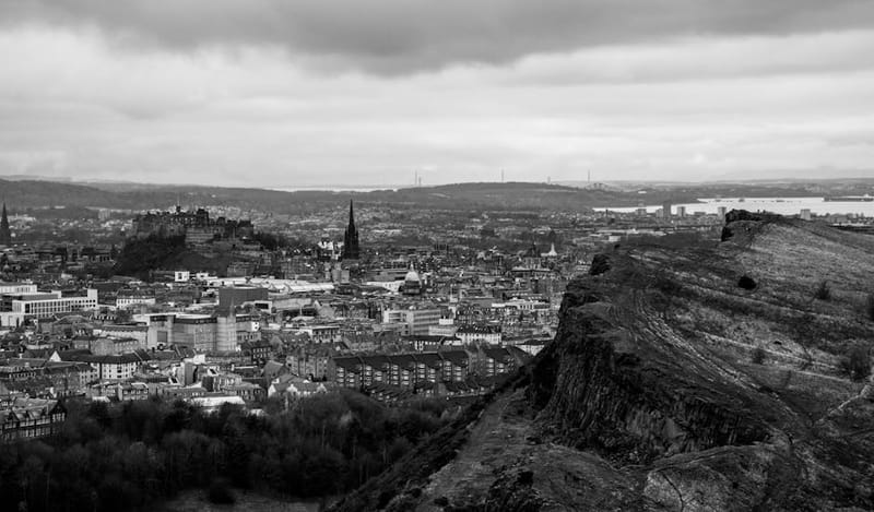 Dog-Friendly Edinburgh: 2026 Guide to Walks, Pubs & Stays