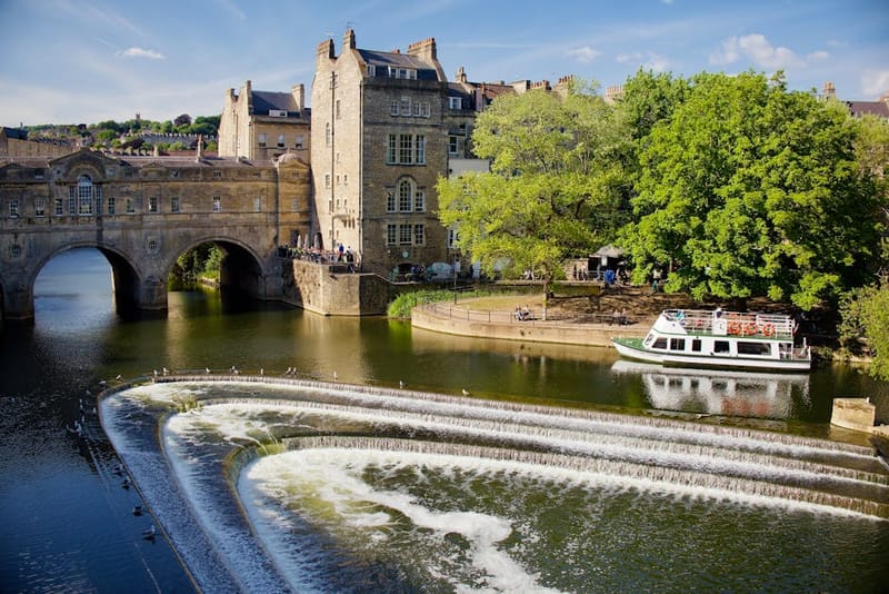 Dog-Friendly Bath: Walks, Pubs & Stays for 2026