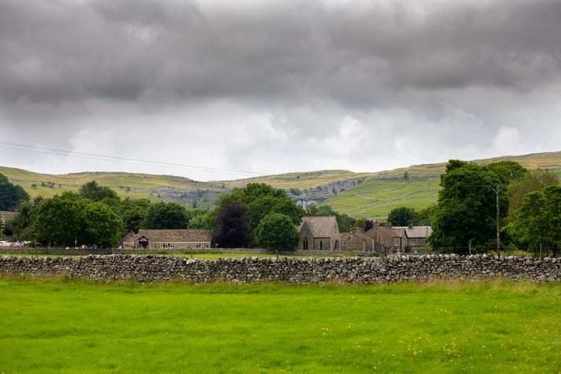 Dog-Friendly Yorkshire Dales Villages: 8 Picks (2026)